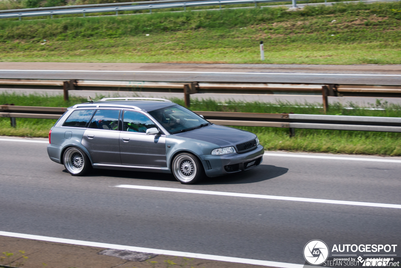 Audi RS4 Avant B5