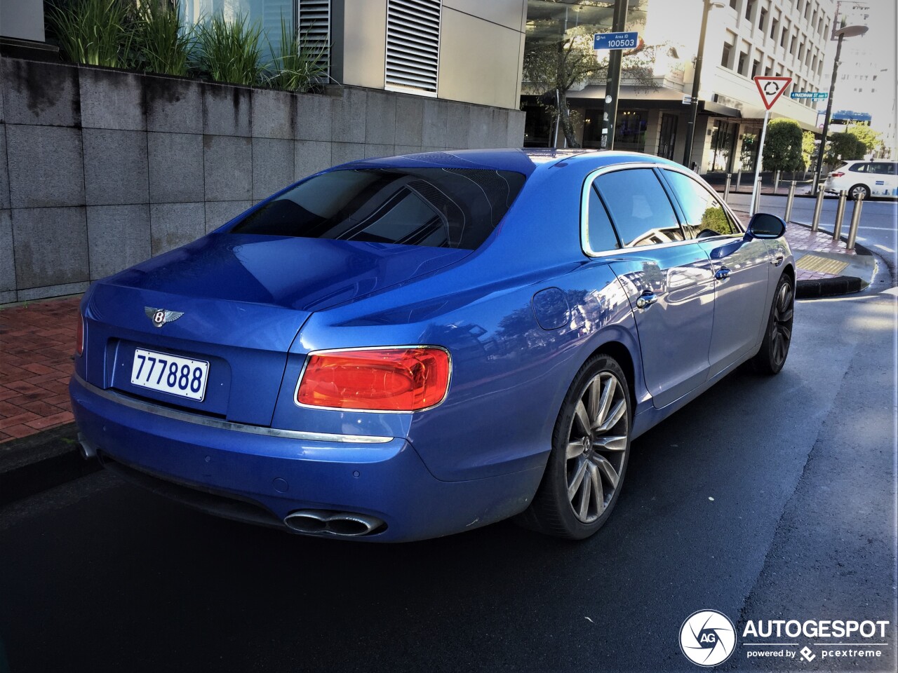 Bentley Flying Spur V8