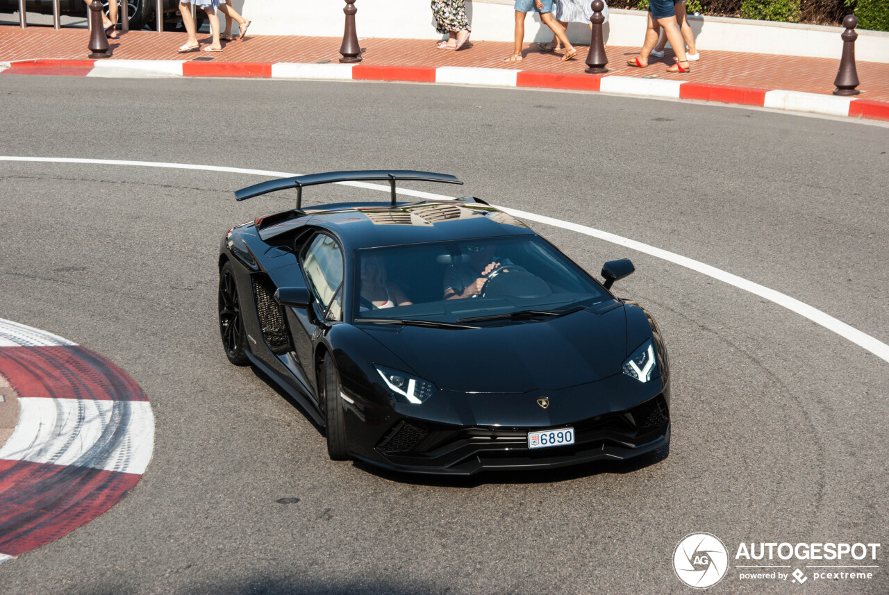 Lamborghini Aventador S LP740-4