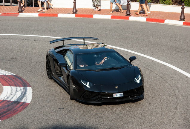 Lamborghini Aventador S LP740-4