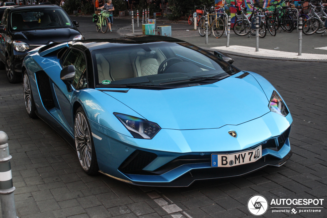 Lamborghini Aventador S LP740-4 Roadster