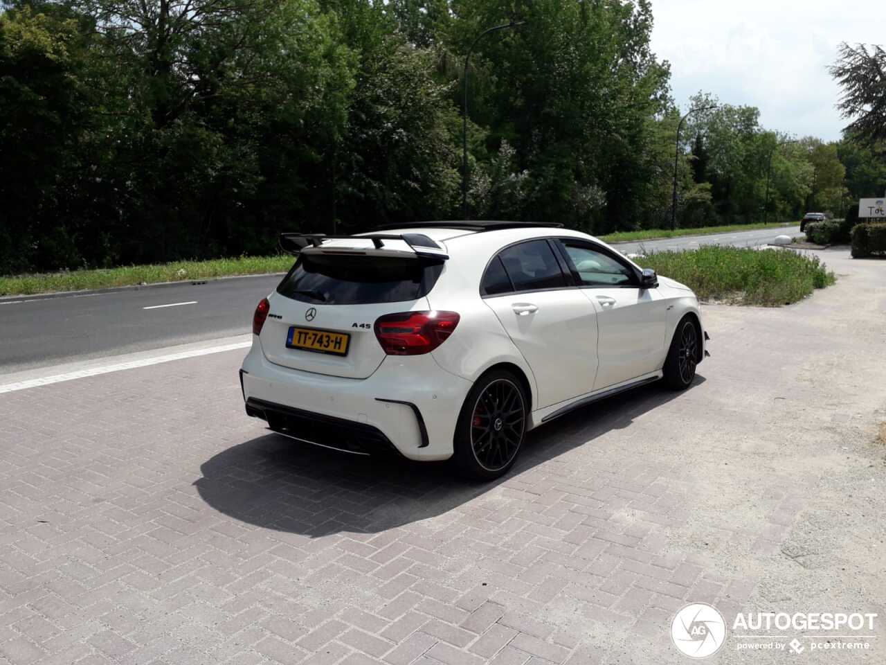 Mercedes-AMG A 45 W176 2015