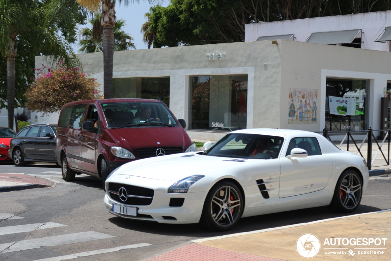 Mercedes-Benz SLS AMG