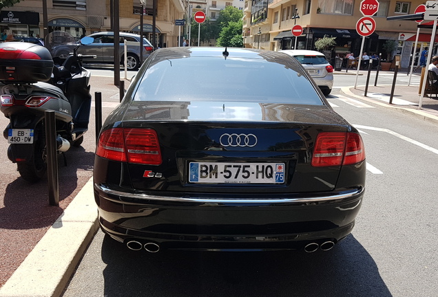 Audi S8 D3