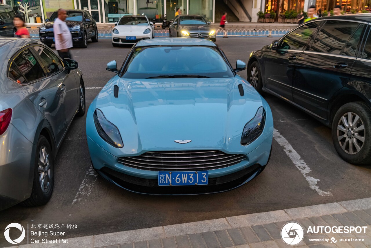 Aston Martin DB11 V8