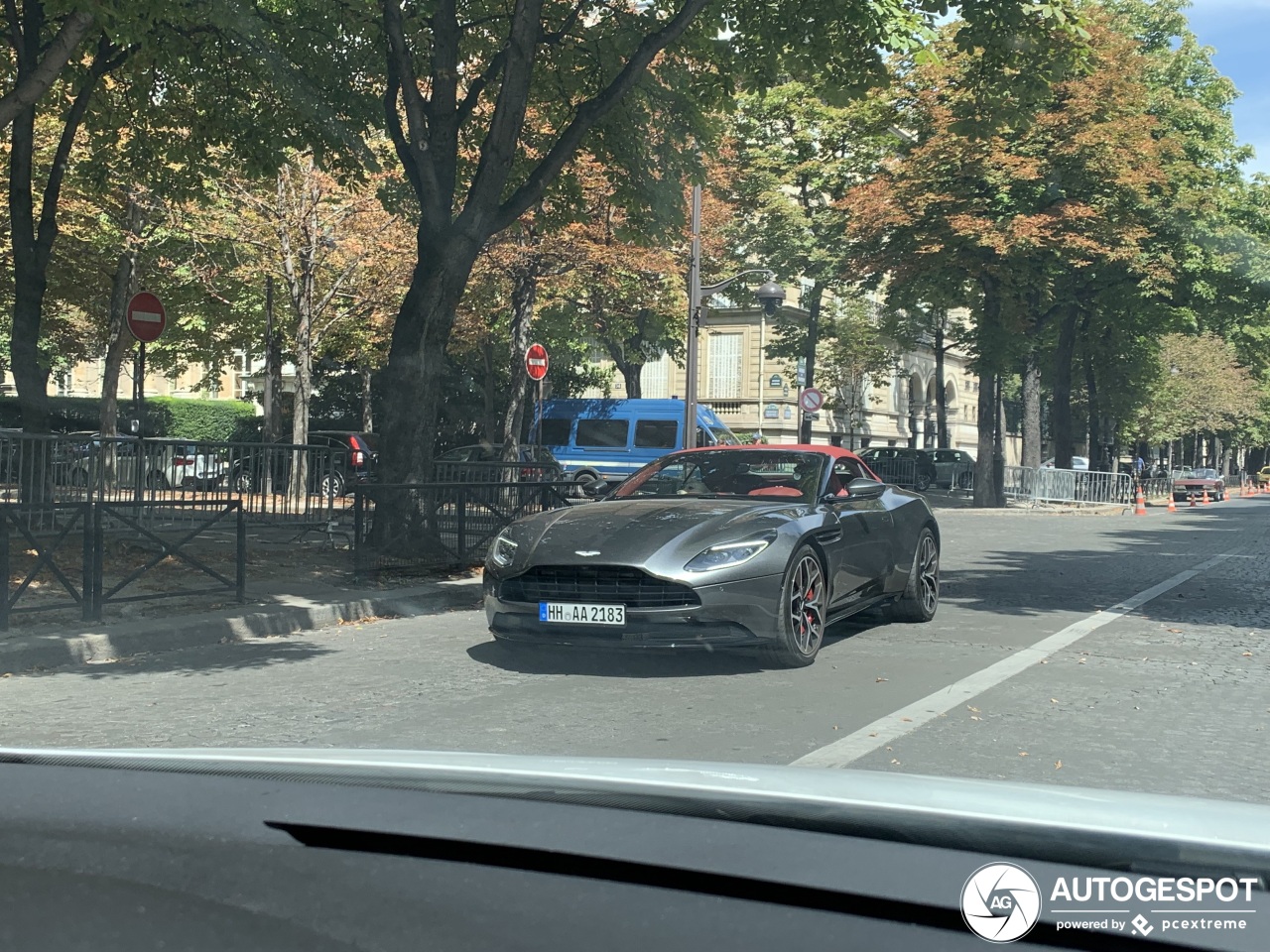 Aston Martin DB11 V8 Volante