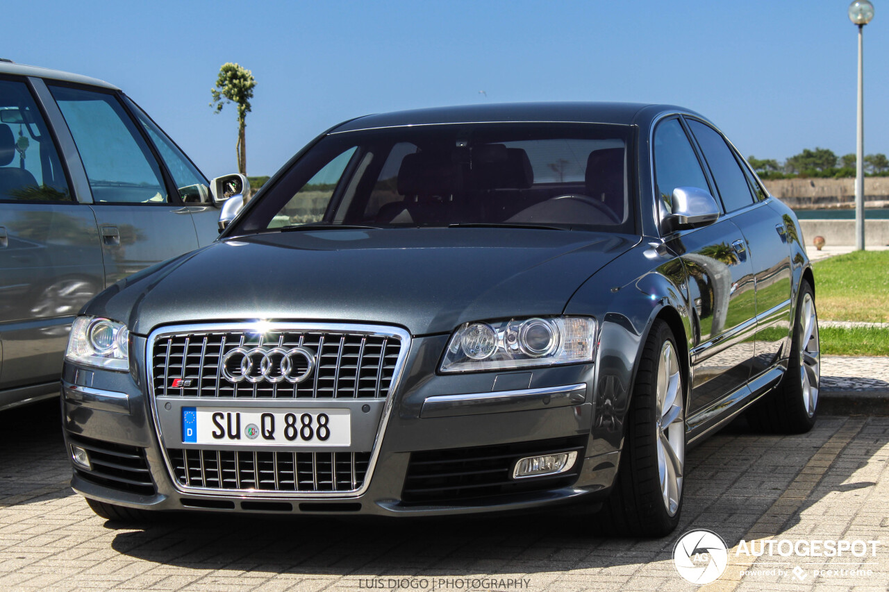 Audi S8 D3