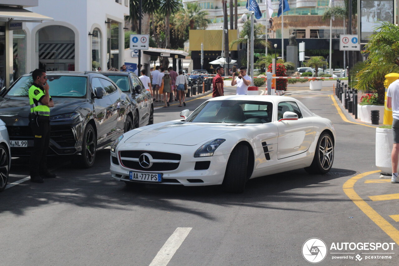 Mercedes-Benz SLS AMG