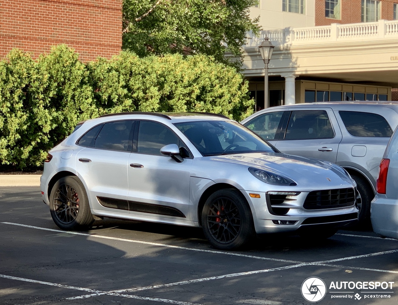 Porsche 95B Macan GTS