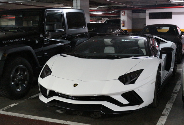 Lamborghini Aventador S LP740-4 Roadster