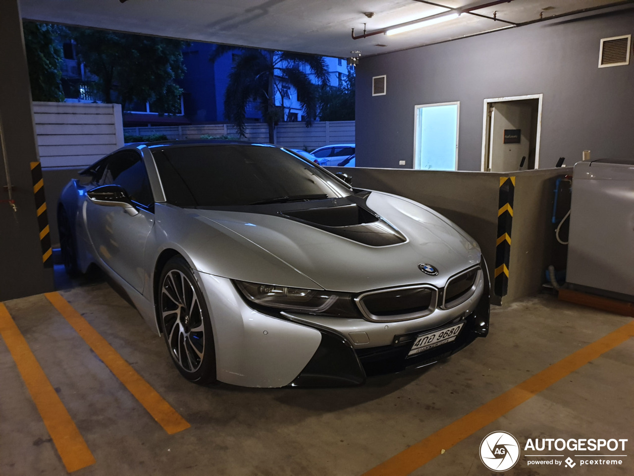 BMW i8