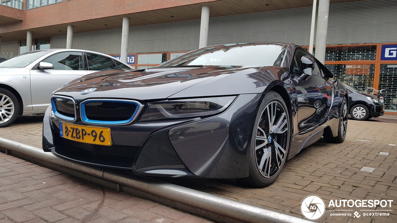 BMW i8