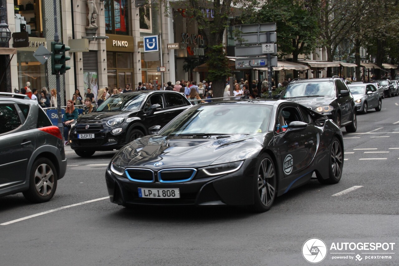 BMW i8