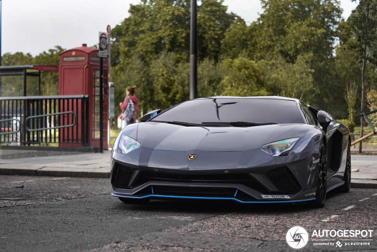 Lamborghini Aventador S LP740-4 Roadster