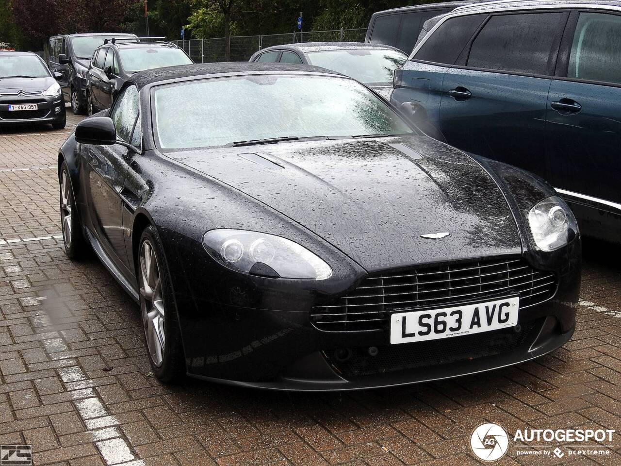 Aston Martin V8 Vantage Roadster 2012