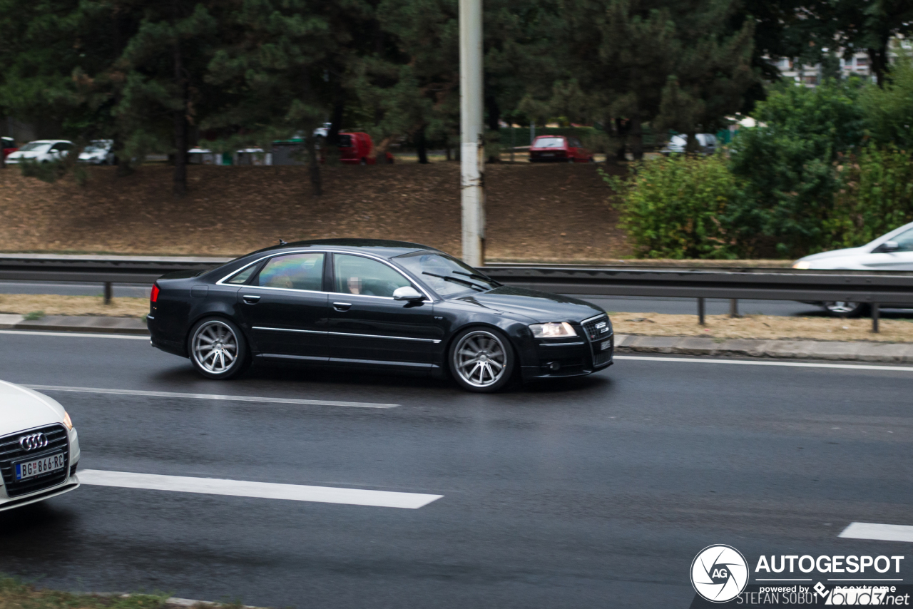 Audi S8 D3