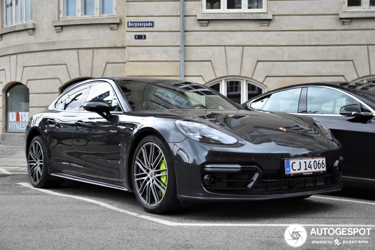 Porsche 971 Panamera Turbo S E-Hybrid Executive