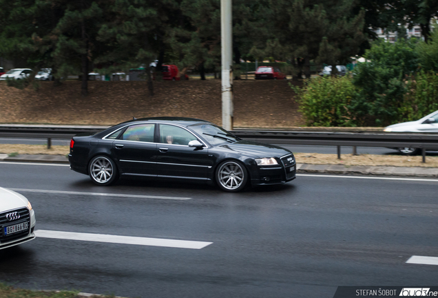 Audi S8 D3