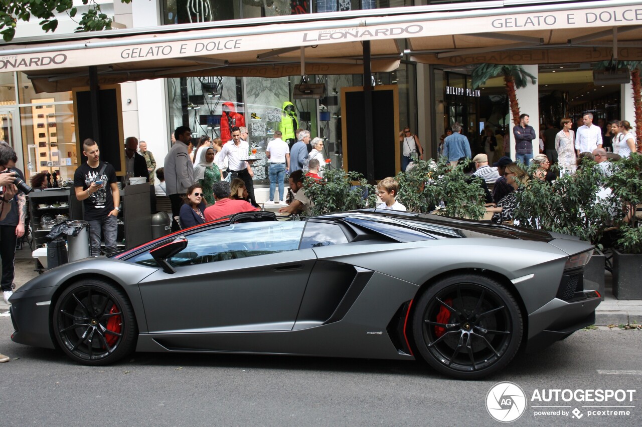 Lamborghini Aventador LP700-4 Roadster Pirelli Edition