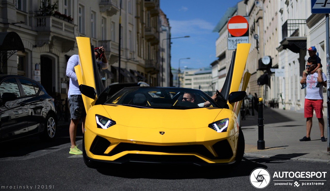 Lamborghini Aventador S LP740-4 Roadster