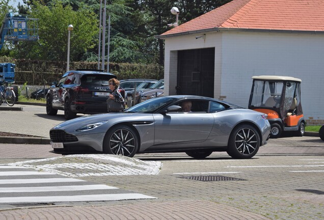 Aston Martin DB11