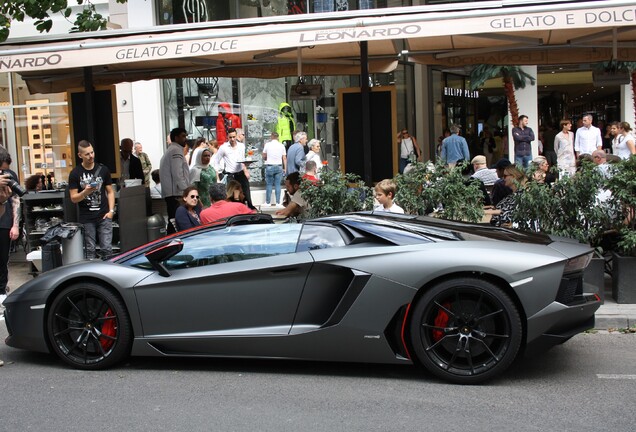 Lamborghini Aventador LP700-4 Roadster Pirelli Edition