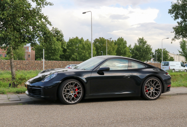 Porsche 992 Carrera 4S