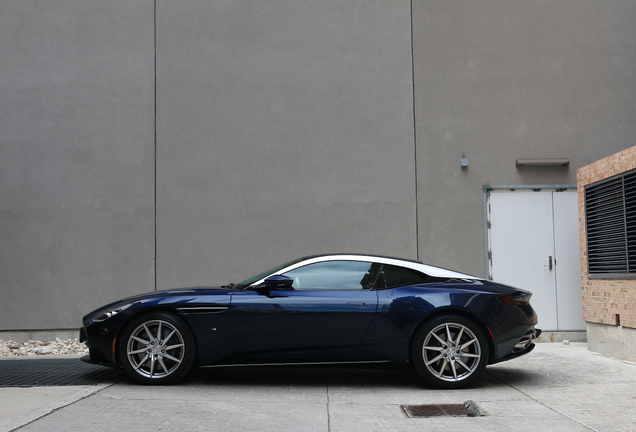 Aston Martin DB11