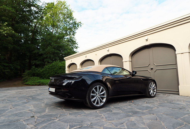 Aston Martin DB11 V8 Volante