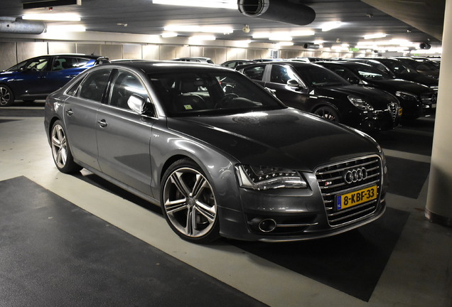 Audi S8 D4