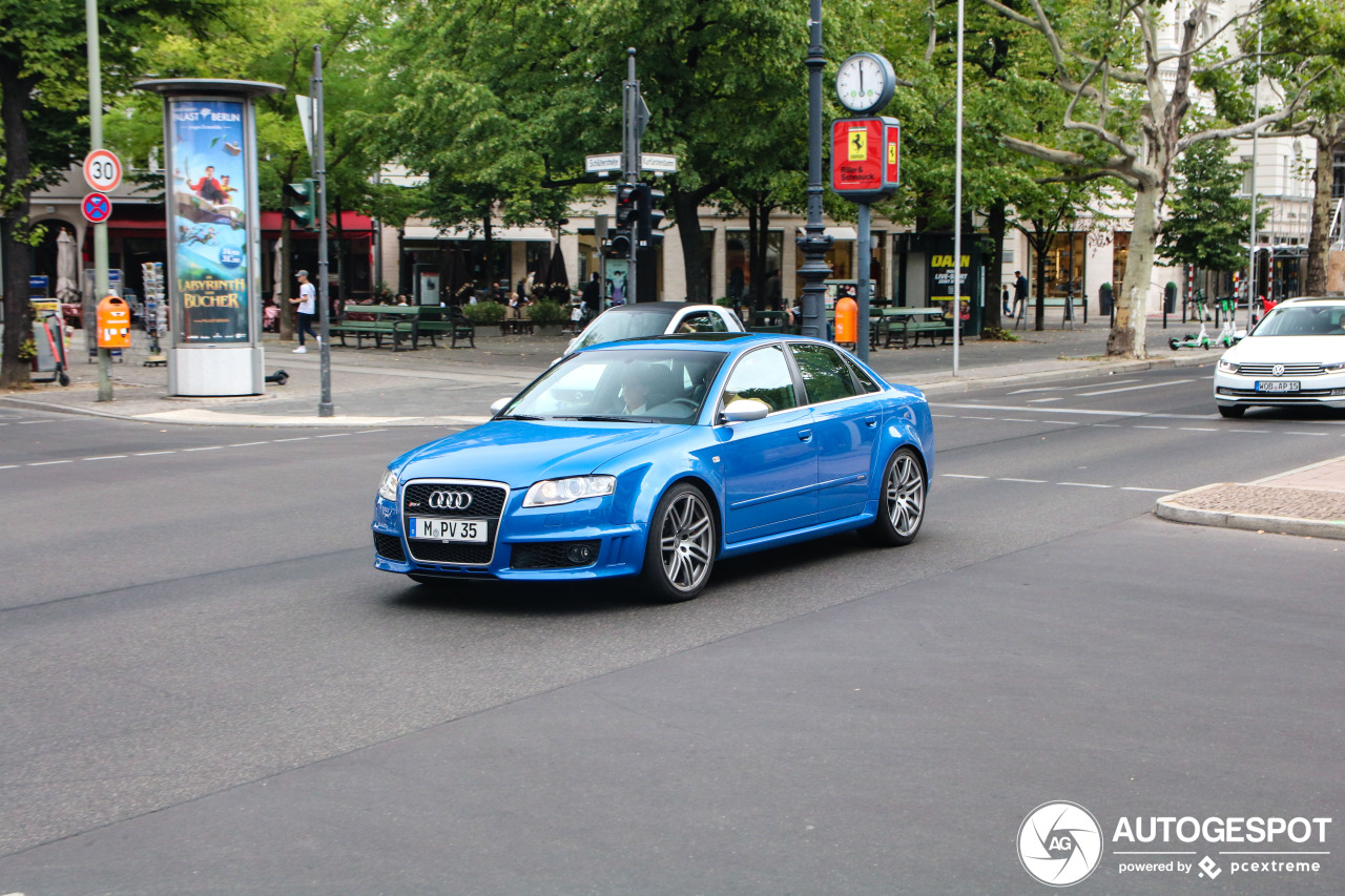 Audi RS4 Sedan