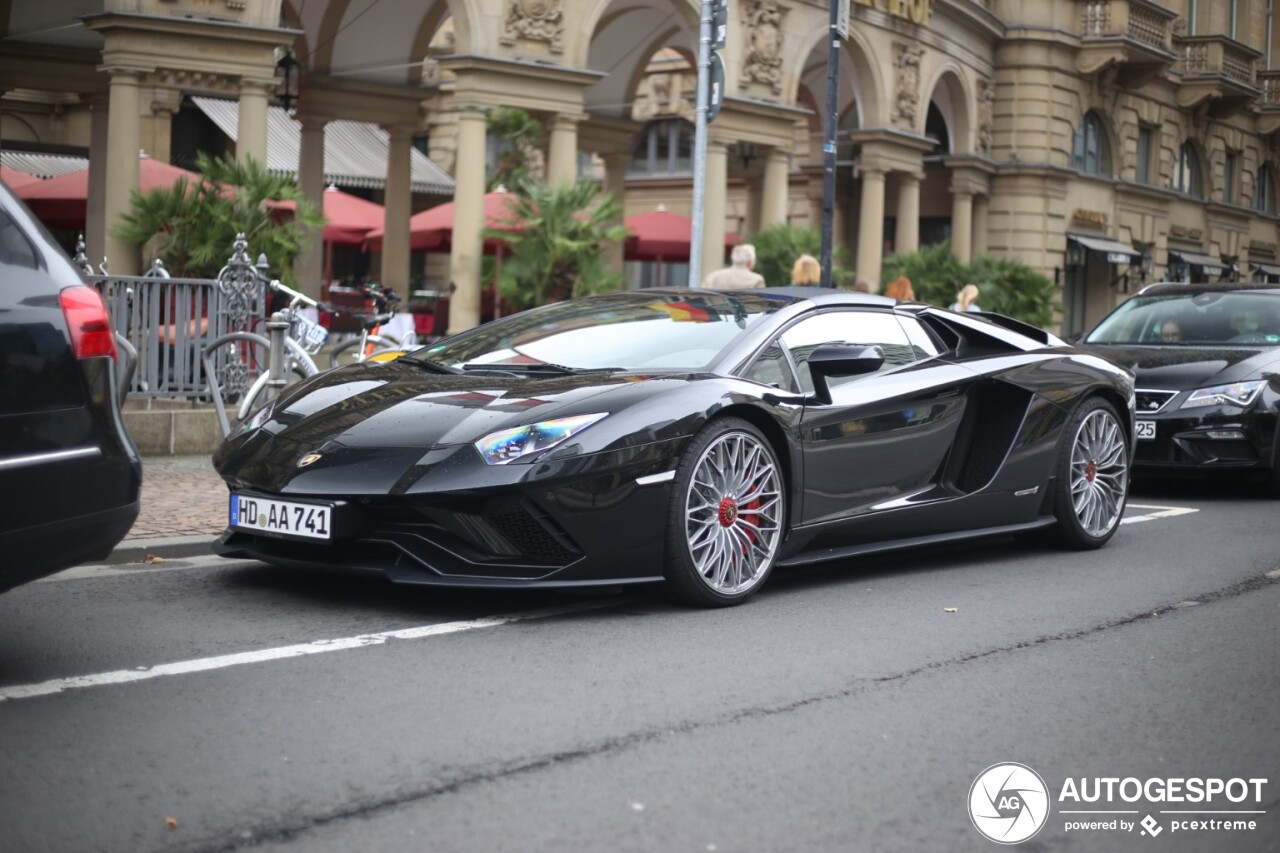 Lamborghini Aventador S LP740-4 Roadster