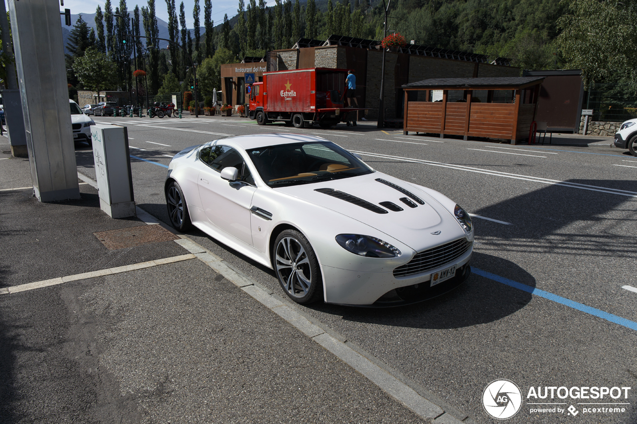 Aston Martin V12 Vantage