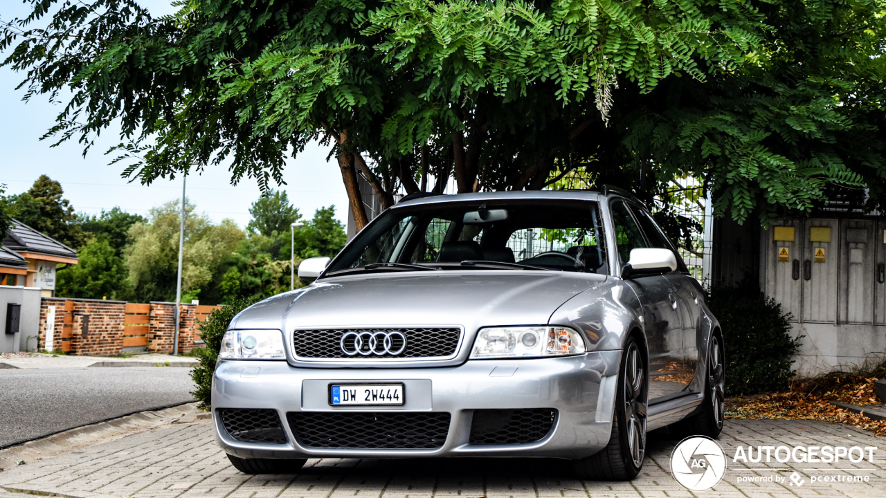 Audi RS4 Avant B5