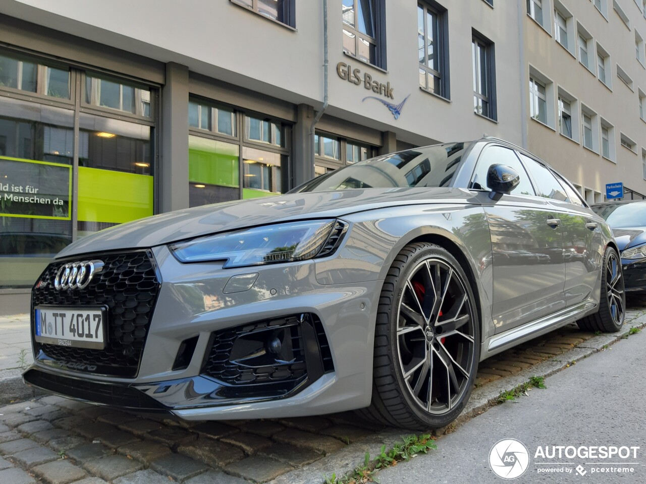 Audi RS4 Avant B9