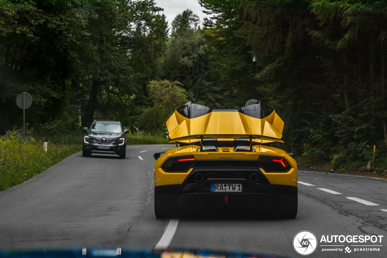 Lamborghini Huracán LP640-4 Performante Spyder