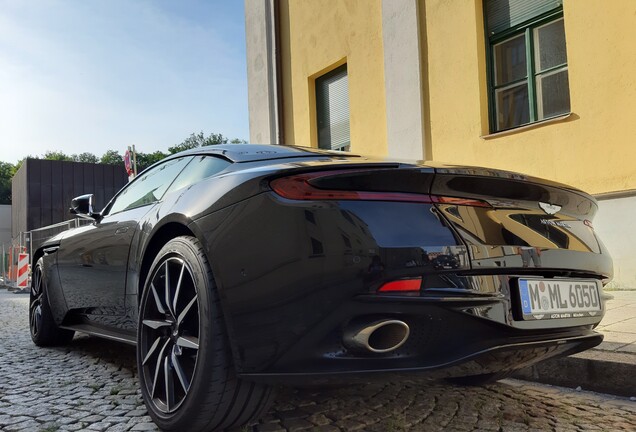 Aston Martin DB11 V8