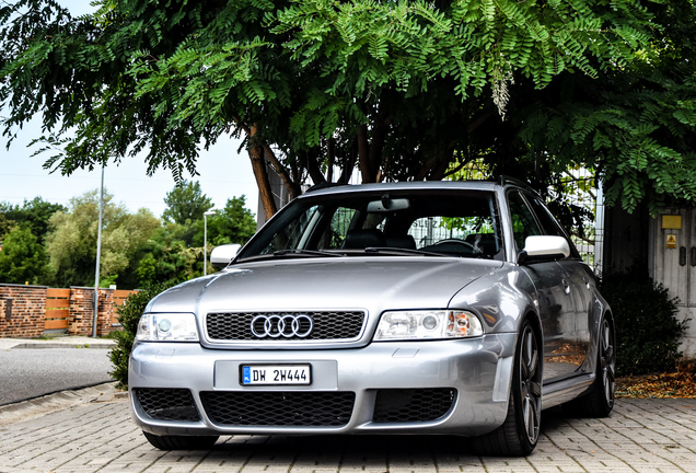 Audi RS4 Avant B5