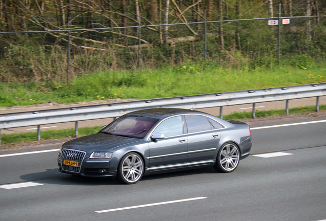 Audi S8 D3