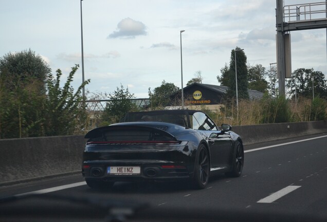 Porsche 992 Carrera 4S Cabriolet