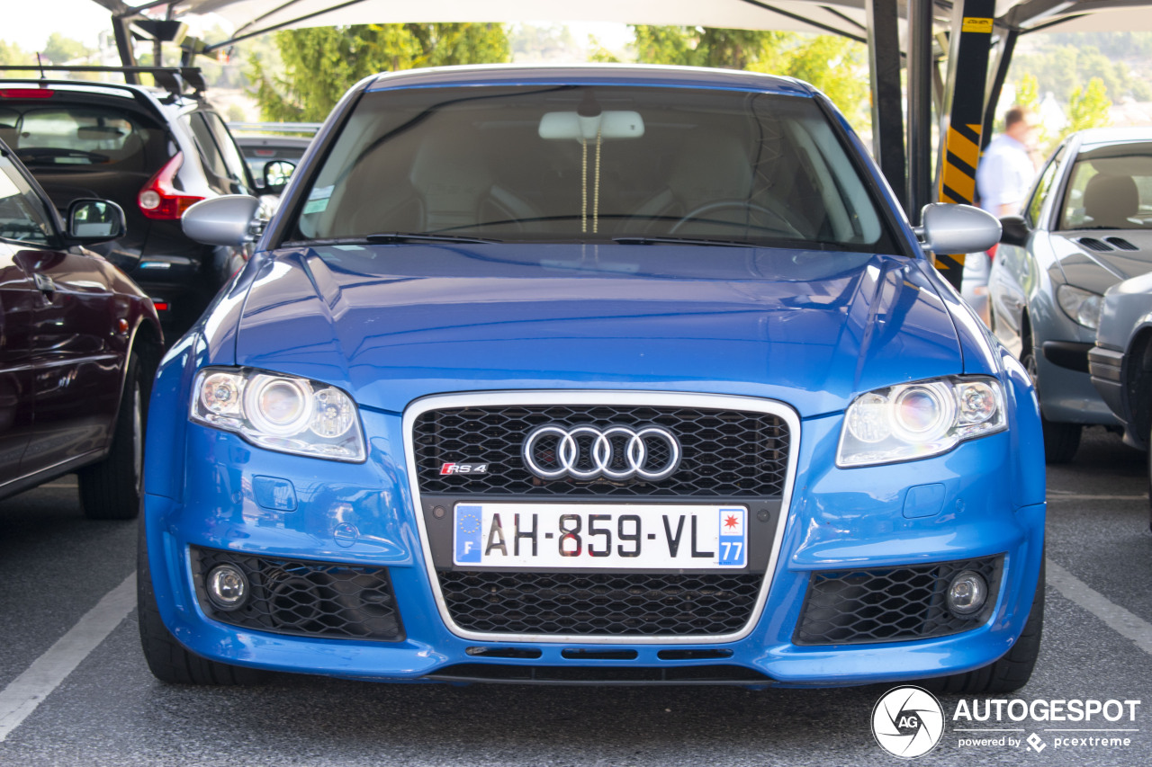 Audi RS4 Sedan