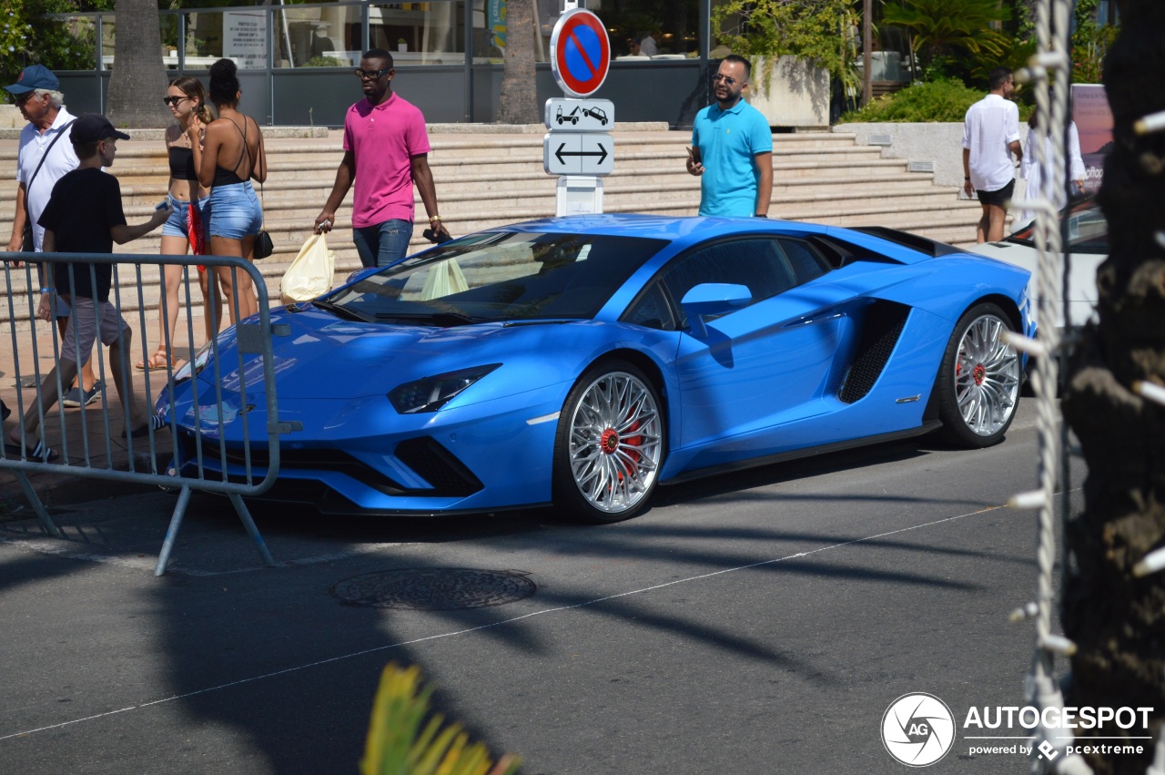 Lamborghini Aventador S LP740-4