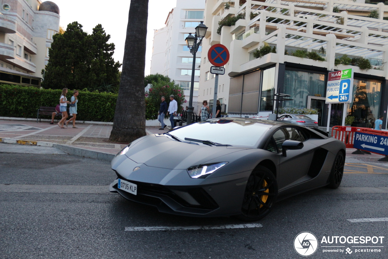 Lamborghini Aventador S LP740-4