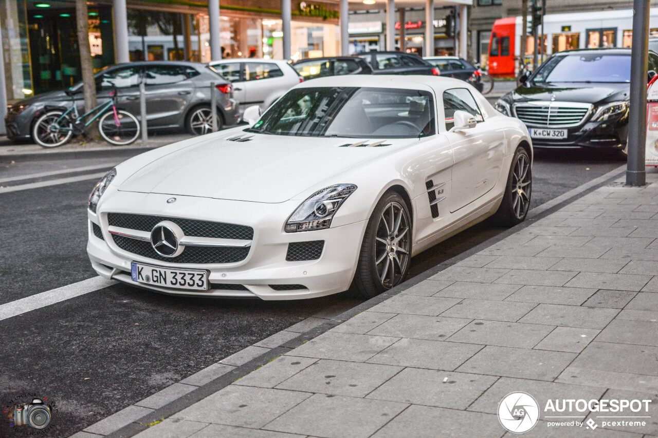 Mercedes-Benz SLS AMG