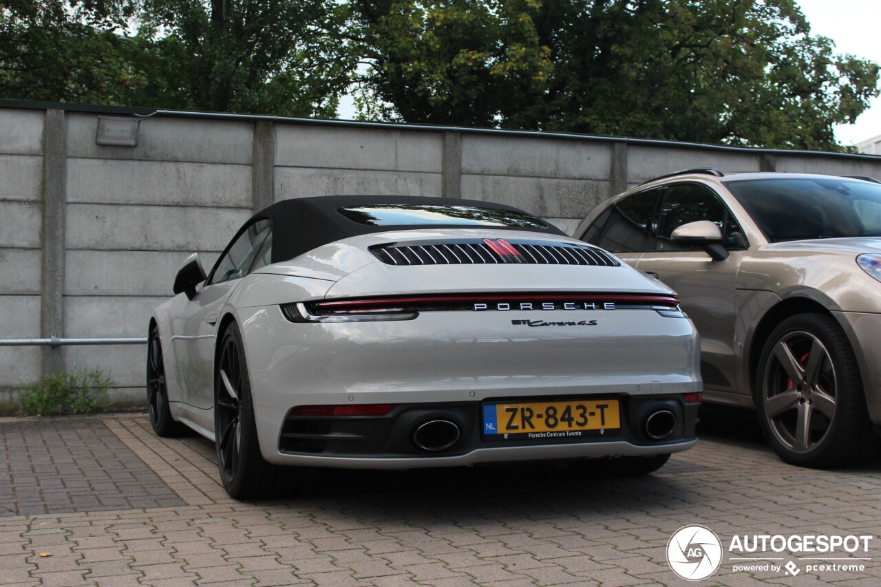 Porsche 992 Carrera 4S Cabriolet