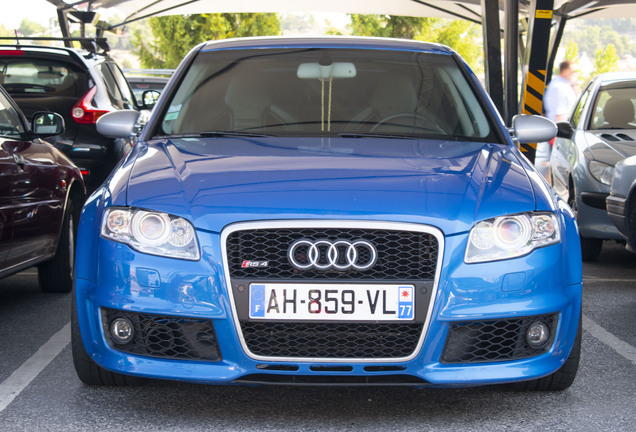 Audi RS4 Sedan