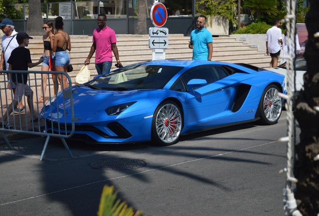 Lamborghini Aventador S LP740-4