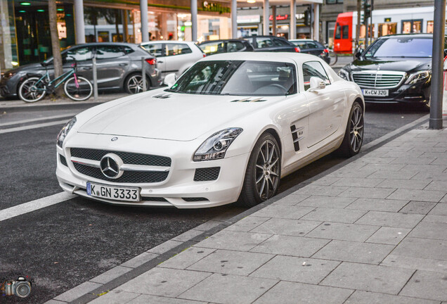 Mercedes-Benz SLS AMG