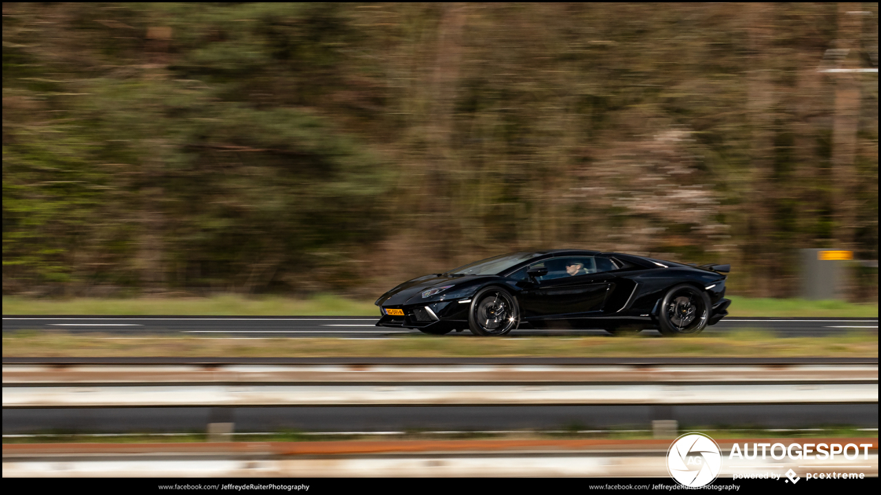 Lamborghini Aventador LP700-4 Roadster