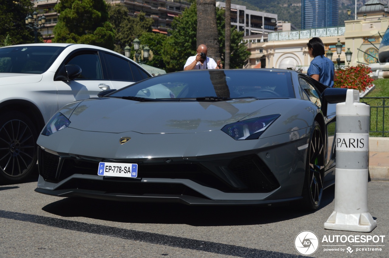 Lamborghini Aventador S LP740-4